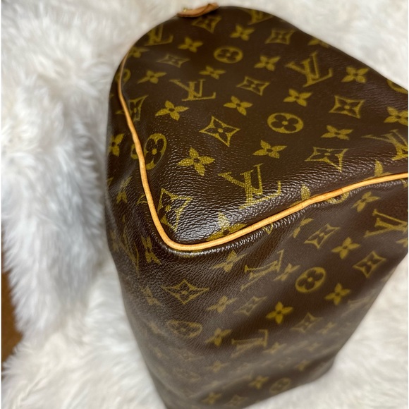 SOLD‼️! ♥️ Louis Vuitton Bandouliere Monogram Speedy 30
Was:$842 - Picture 7 of 17
